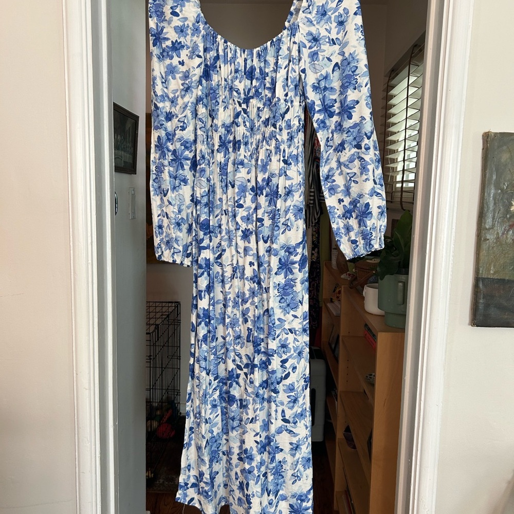 H&M floral smocked waist dress. Never worn, with tags